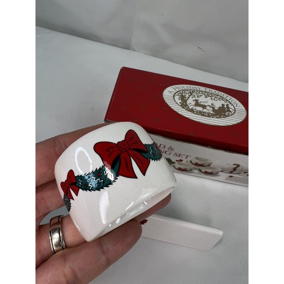 Ceramic‎ NAPKIN RINGS &  PLACE CARDS •4• RED BOWS ON WHITE NIB CHRISTMAS  JAPAN - Picture 2 of 7